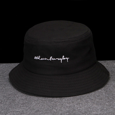 Μοντέρνο καπέλο σε διάφορα μοντέλα κατάλληλα για άνδρες και γυναίκες