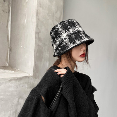 Μοντέρνο γυναικείο καπέλο 