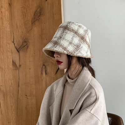 Μοντέρνο γυναικείο καπέλο 