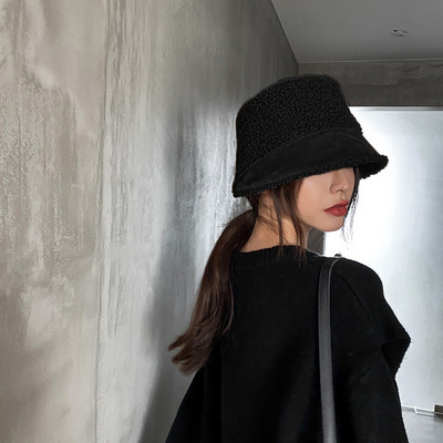 Μοντέρνο γυναικείο καπέλο 