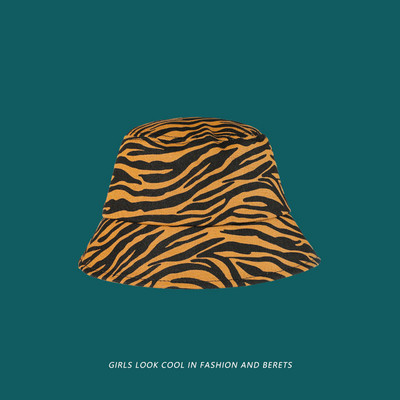 Modern női sapka állatmintával - többféle modell