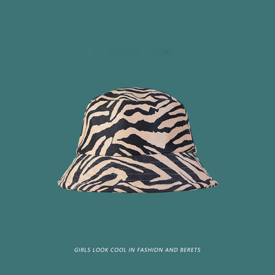 Modern női sapka állatmintával - többféle modell
