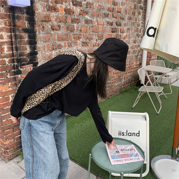 Aktuális női sapka öko velúrból