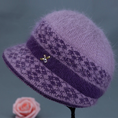 Női gyapjú sapka fém elemmel - két modell