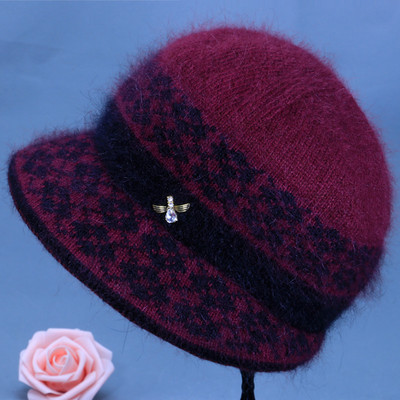 Női gyapjú sapka fém elemmel - két modell