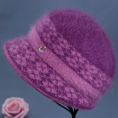 Női gyapjú sapka fém elemmel - két modell