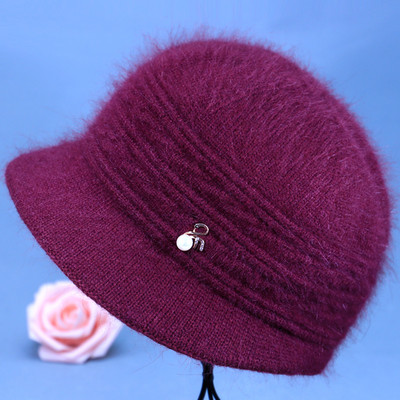 Női gyapjú sapka fém elemmel - két modell