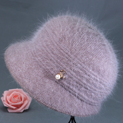 Női gyapjú sapka fém elemmel - két modell