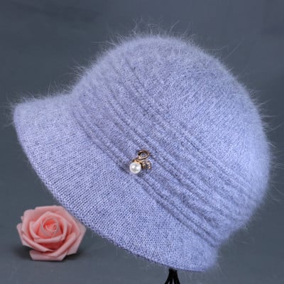 Női gyapjú sapka fém elemmel - két modell