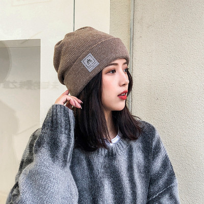 Női kötött téli sapka