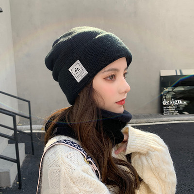 Női kötött téli sapka