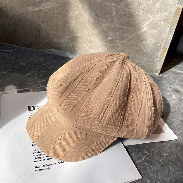 Modern női sapka sima modell, napellenzővel