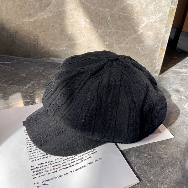 Modern női sapka sima modell, napellenzővel