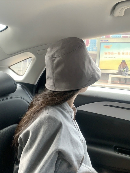 Stílusos női sapka öko velúrból