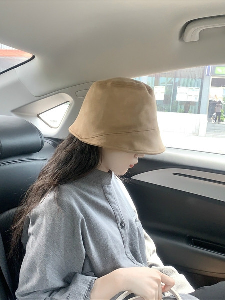 Stílusos női sapka öko velúrból