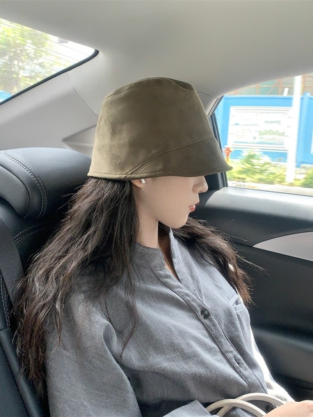 Stílusos női sapka öko velúrból