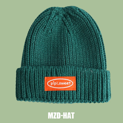 Alkalmi női gyapjú sapka emblémával