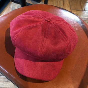 Зимна дамска шапка тип каскет