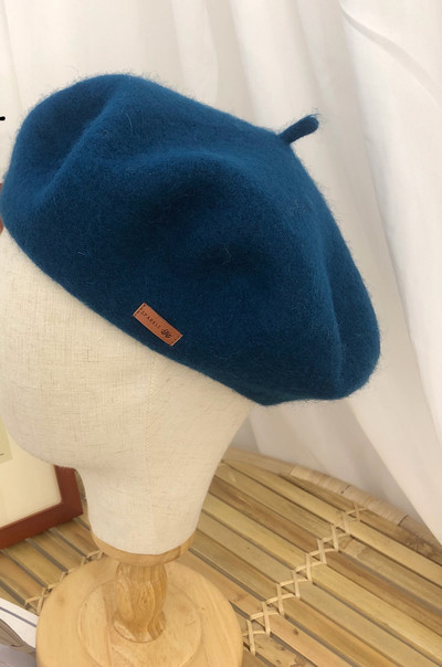 Modern női barett sima modell