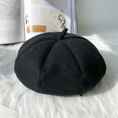 Retro stílusú női sapka - három modell