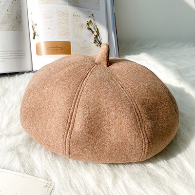 Retro stílusú női sapka - három modell