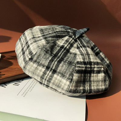 Retro stílusú női sapka - három modell