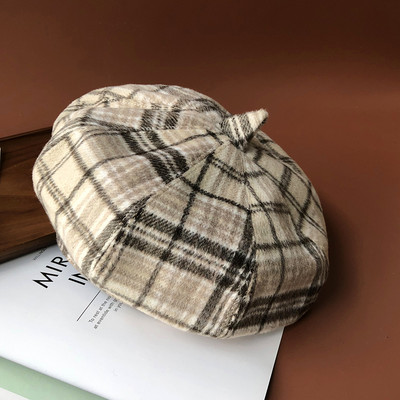 Retro stílusú női sapka - három modell