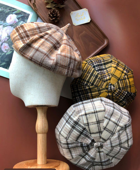 Retro stílusú női sapka - három modell