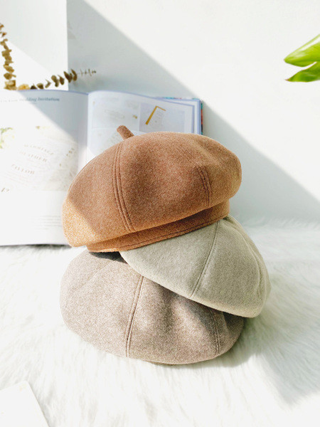 Retro stílusú női sapka - három modell