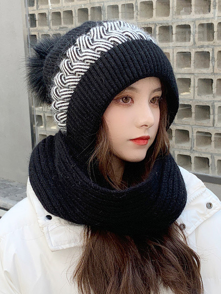 Μοντέρνο γυναικείο καπέλο μεγούνα και κασκόλ