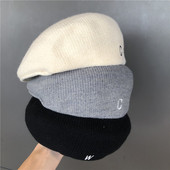 Kötött női barett sapka