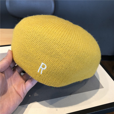 Kötött női barett sapka