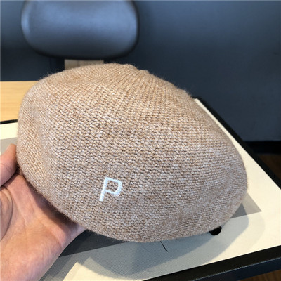 Kötött női barett sapka