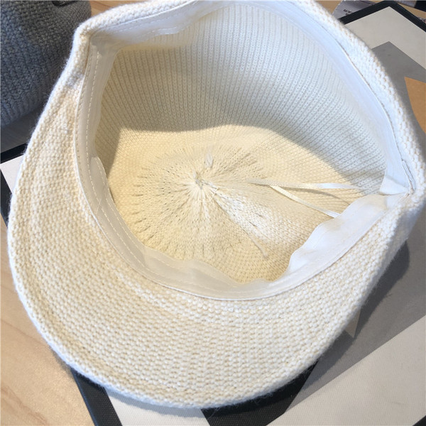 Kötött női barett sapka