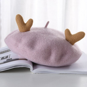 Női beret karácsonyi motívumokkal