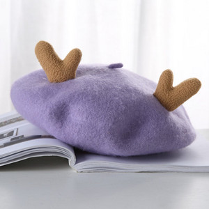 Női beret karácsonyi motívumokkal