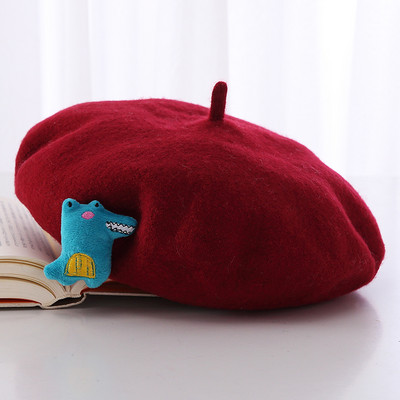 Női beret karácsonyi motívumokkal