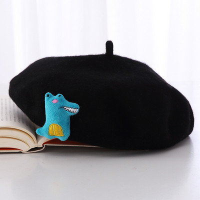 Női beret karácsonyi motívumokkal