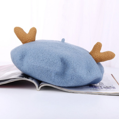 Női beret karácsonyi motívumokkal