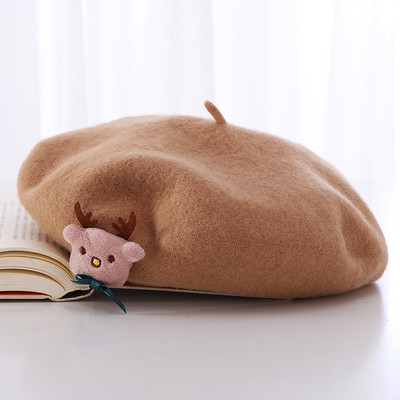 Női beret karácsonyi motívumokkal