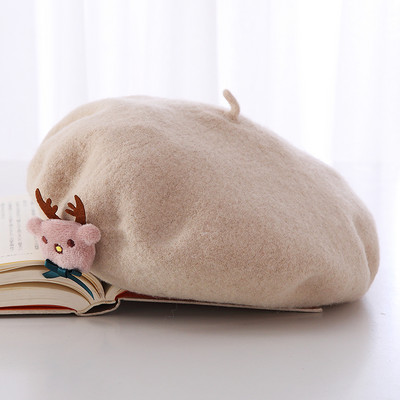 Női beret karácsonyi motívumokkal