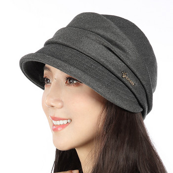 Есенно-зимна шапка от текстил за жени