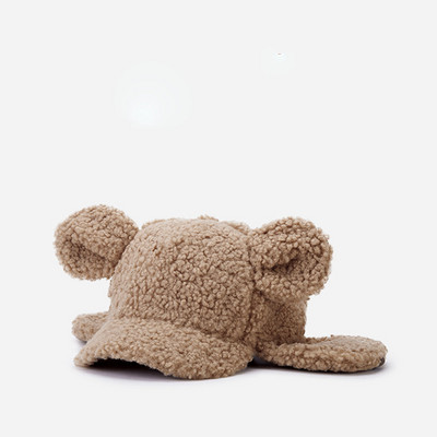 Γυναικείο καπέλο με τρισδιάστατα στοιχεία