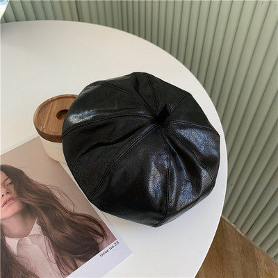 Μοντέρνο γυναικείο καπέλο μπερέ από οικολογικό δέρμα