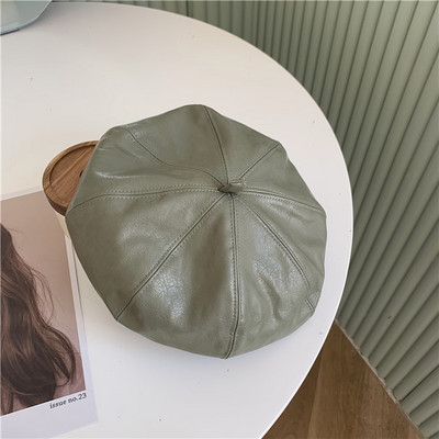 Μοντέρνο γυναικείο καπέλο μπερέ από οικολογικό δέρμα