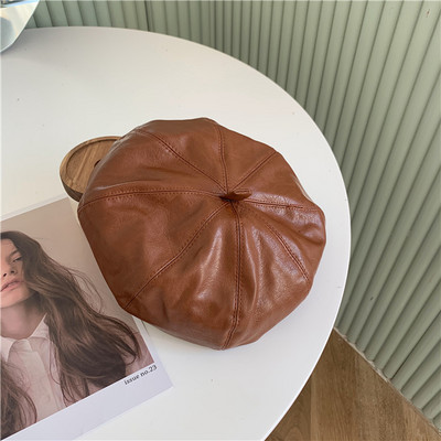 Μοντέρνο γυναικείο καπέλο μπερέ από οικολογικό δέρμα