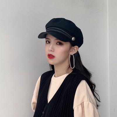 Őszi-téli női sapka napellenzővel, fekete színben