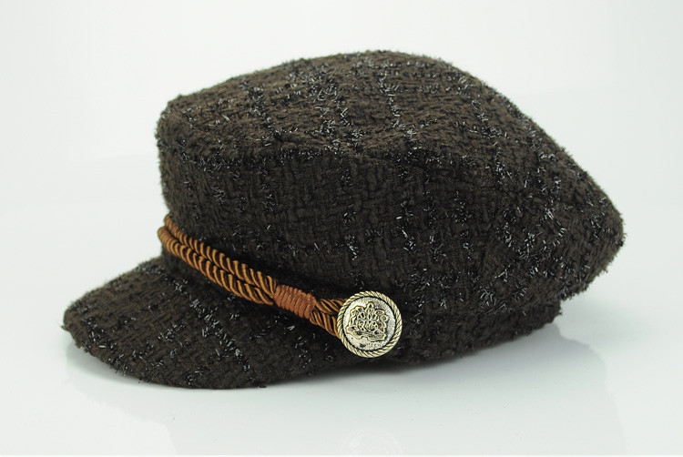 Őszi-téli svájcisapka fém díszítéssel