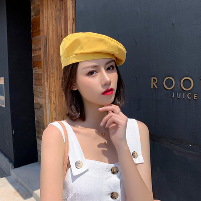 Καθημερινή γυναίκα μπερέ σε δύο μοντέλα