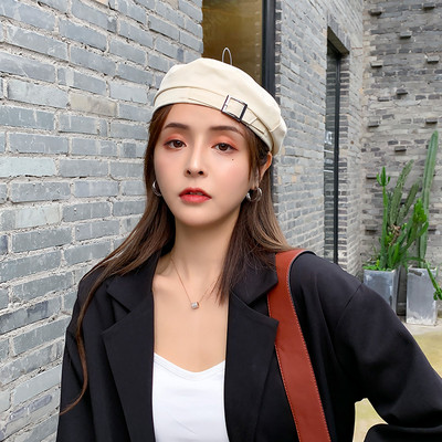 Καθημερινή γυναίκα μπερέ σε δύο μοντέλα